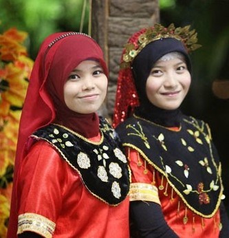 Pakaian Adat Wanita Kaili Sulawesi Tengah